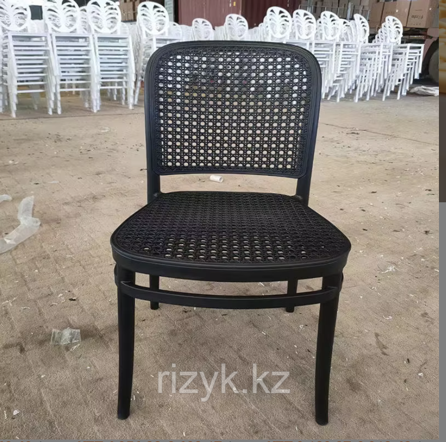 Стул сетчатый из пластика, чёрный